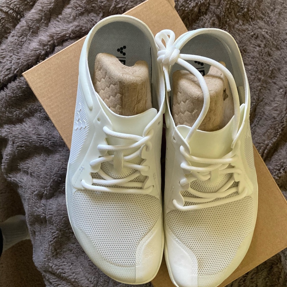 Vivobarefoot white, size 9
